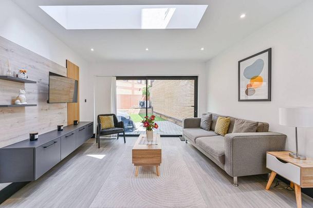 3 bedroom terraced house to rent - Photo 1