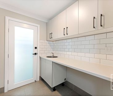 Fresh, Modern And In Fairy Meadow - Photo 6