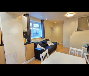 2 Bed Semi-Detached House, Hanover Square, LS3 - Photo 6