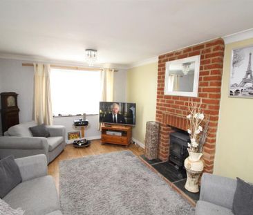 3 bedroom semi-detached house to rent - Photo 6
