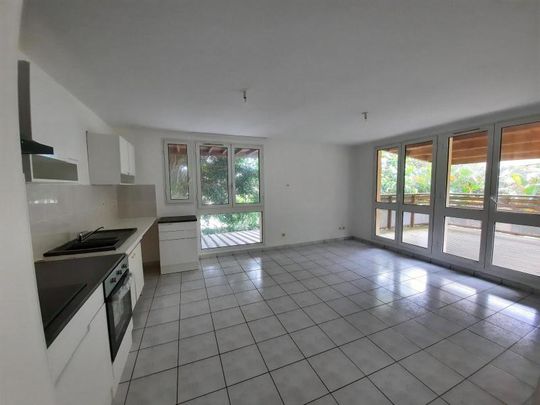 Location Appartement 3 pièces 53m² LA MONTAGNE 97417 - Photo 1