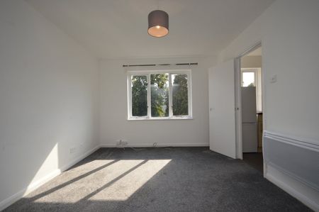 Lewisham Way, London, SE4 - Photo 3
