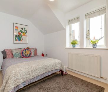 Gladstone Court, Hawarden, CH5 - Photo 2
