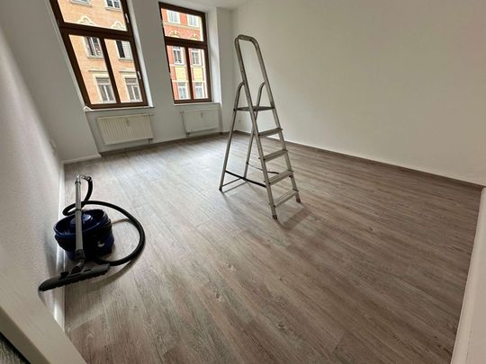 Neue EBK mögl. ! *** 1. OG - hochwertiges Laminat und West-Balkon ! - Foto 1