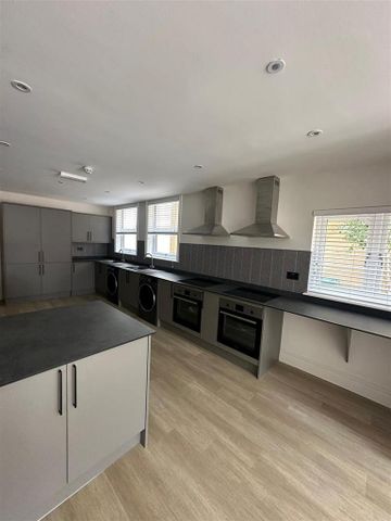 1 bedroom in a house share to rent - Photo 4