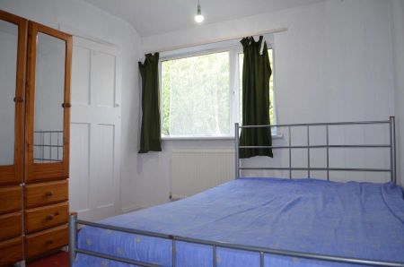 4 Bed Semi-Detached House, Gaysham Avenue, IG2 - Photo 3