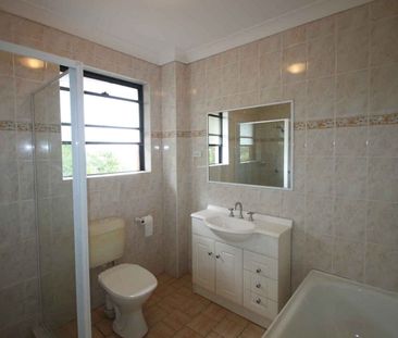 Courtyard comfort meets unbeatable convenience - Photo 4