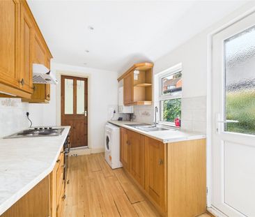 3 bedroom House in Elgar Road, Reading - Photo 6