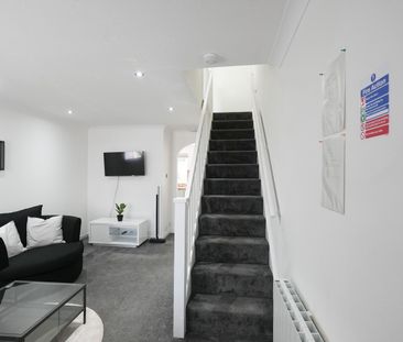 2 Bed Semi-Detached House, Mavisbank Gardens, G51 - Photo 2