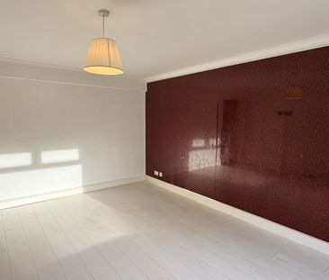 3 Bed Terraced House, Summerseat Close, M5 - Photo 5