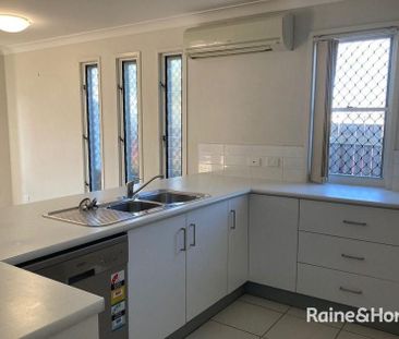 3 BEDROOM TOWNHOUSE IN SOUTH GLADSTONE! - Photo 4