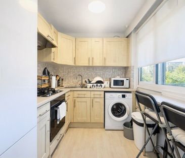 Studio Flat, Hill Court, SW15 - Photo 3