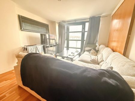 2 bedroom flat to rent - Photo 2