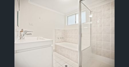 Spacious double brick apartment offering style, comfort, and easycare living - Photo 4