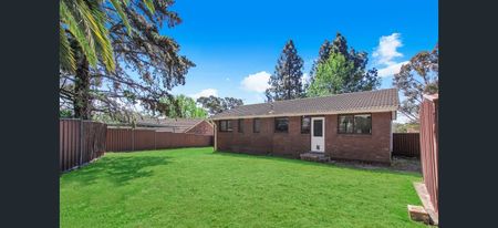 SPACIOUS FOUR BEDROOM FAMILY HOME - Photo 2