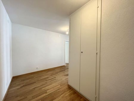 Appartement lumineux de 3.5 pièces au 2ème étage situé dans un quartier calme et verdoyant. - Photo 4