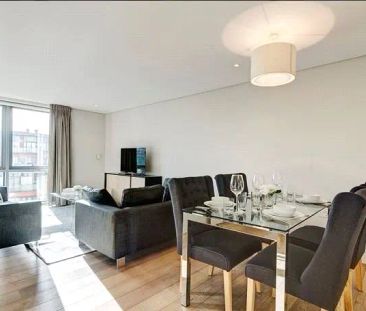 3 bedroom flat in London - Photo 5