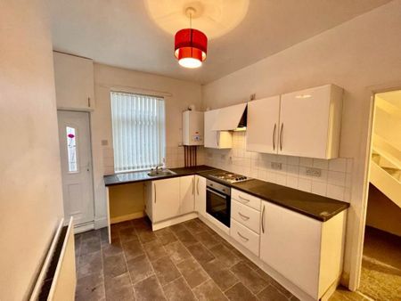 2 bedroom semi-detached house to rent - Photo 2