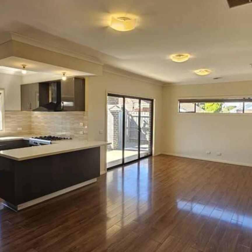 Beautiful 3-bedroom Unit - Photo 1