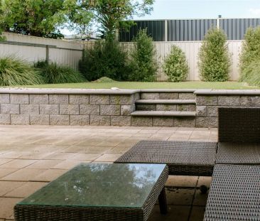 “Prime Located 3 bed 2 bath home” - Photo 2