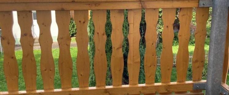 Kleine 2-Zimmerwohnung mit Laminat, Balkon und offener Küche in ruhiger Lage! - Foto 1