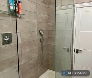 3 bedroom flat to rent - Photo 3