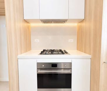 Water View High Level 2 Bedder + 2 Bath + 1 Parking | Spacious Balcony | Water, Sydney CBD & Parramatta CBD Views - Photo 4