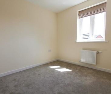 4 bedroom semi-detached house to rent - Photo 5