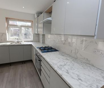 4 bedroom terraced house to rent - Photo 3