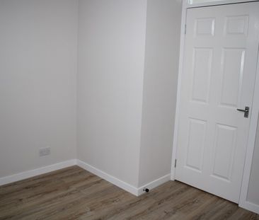 IMMACULATE 2 BED FLAT – BROCHTIE COURT, BROUGHTY FERRY - Photo 4