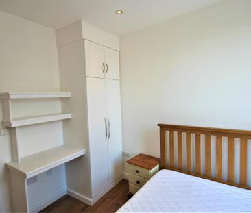 3 bedroom flat to rent - Photo 3