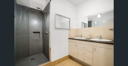 Updated family home in popular Bell Post Hill - Photo 3