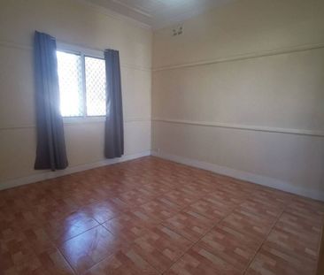 quiet street house with 2 bedrooms + 1 study room, 2 toilets, 1 bat... - Photo 4