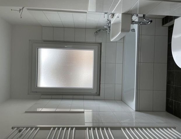 Schicke Wohnung sucht ruhige Mieter: ideale 2-Raum-Wohnung mit Sonnenbalkon - Photo 1