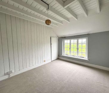 Two Bedroom Semi Detached Residential House in a village location - Photo 6