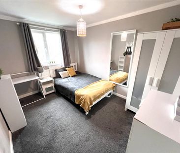 1 bedroom in a house share to rent - Photo 2