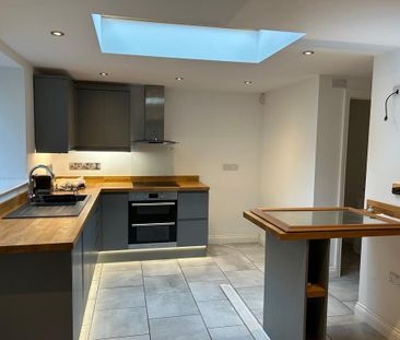 2 bedroom end of terrace house to rent - Photo 4