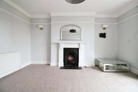 3 bedroom flat to rent - Photo 5