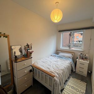Room in a Shared Flat, Brymay Close, E3 - Photo 2