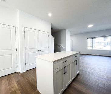 Special Incentive. Brand New 3 Bed + Den Upper Floor | 1727 Sq Ft |... - Photo 1