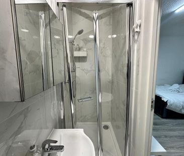 1 bedroom in a house share to rent - Photo 4