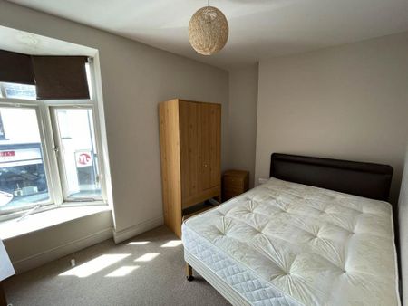 3 bedroom flat to rent - Photo 2