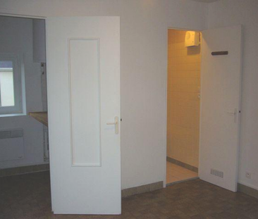 Location Appartement 1 pièce 17m² FONTAINEBLEAU 77300 - Photo 2