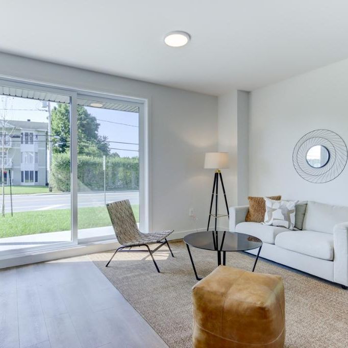 3 1/2 au rez-de-chaussée disponible maintenant - Photo 1