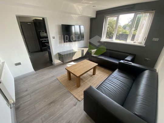 6 bedroom detached house to rent - Photo 1