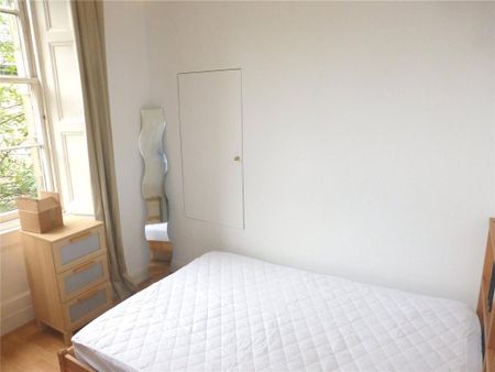 3 bedroom flat to rent - Photo 2