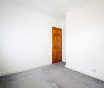 3 Bed Semi-Detached House, Park Spring Gardens, LS13 - Photo 6
