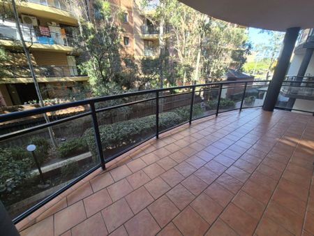 Spacious 2 Bedroom Unit - Close To Shops & Public Transport!!! - Photo 4