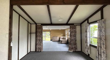 Sunny and inviting! - Photo 2