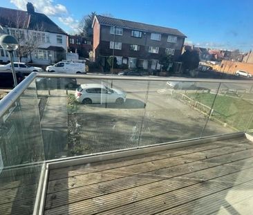 3 bedroom flat to rent - Photo 1